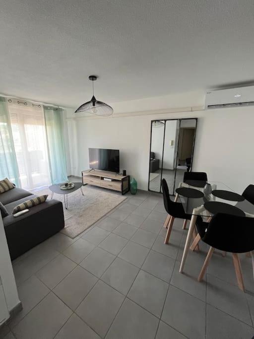 Апартаменты Joli Appt 45 M2 Avec Terrasse Люнель Экстерьер фото